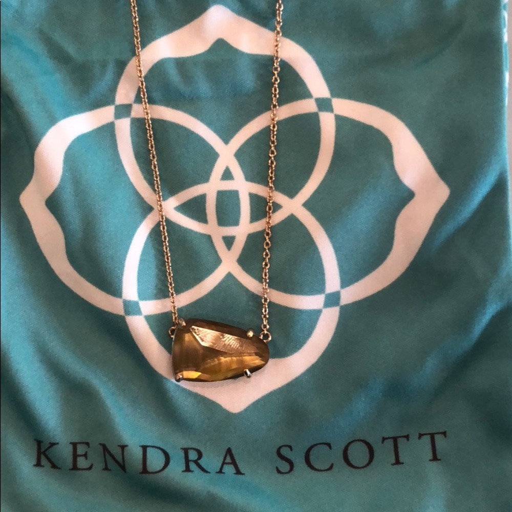 Short Kendra Scott necklace